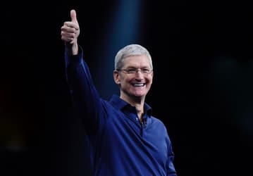 Nvidia больше не первая, а третья, а лидерство снова захватила Apple. Капитализация купертинского гиганта выросла до 3,5 трлн долларов