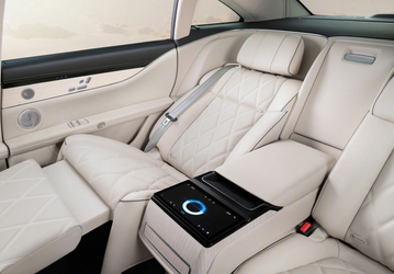 Mercedes-Benz S-Class, BMW 7-Series и Audi A8, посторонитесь: Huawei показала роскошный седан президентского уровня Stelato S9 внутри