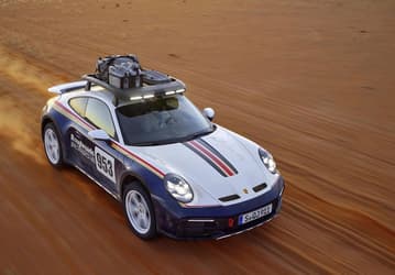 И спорткар, и внедорожник. Один из 2500 запланированных к производству Porsche 911 Dakar можно заказать в России