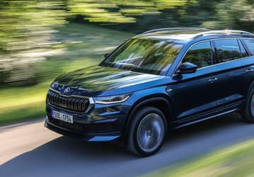Российские дилеры переписали цены на Skoda Kodiaq: 2,0-литровый кроссовер оказался дешевле 1,5-литрового