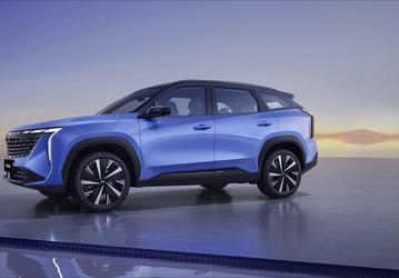 «Кредит ради скидки». Дилеры уже продают новейший полноприводный Geely Atlas со скидкой в 500 тысяч рублей