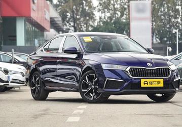 В Россию привезли Skoda Octavia 2024 в топовой комплектации и с двухлетней гарантией. Цена – как на машины 2023 года