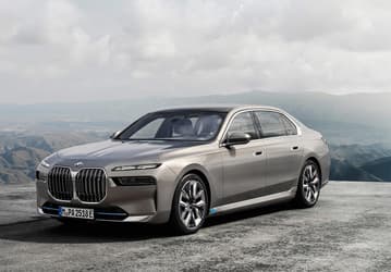 Дилер привез в Россию флагманский седан BMW i7 xDrive60. У него 544 л.с. и полный привод