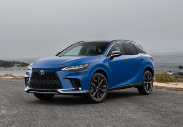 Дилер предлагает партию новеньких Lexus RX из Казахстана. Машины раскупают и не факт, что их снова будут завозить