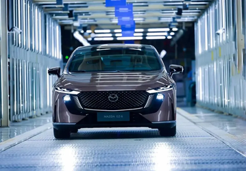 Это новая «шестёрка» Mazda. Живое фото с конвейера