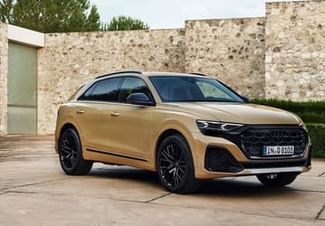 Дилеры привезли в Россию рестайлинговый Audi Q8. «Параллельная» новинка в три раза дороже модели, которая продавалась в России официально