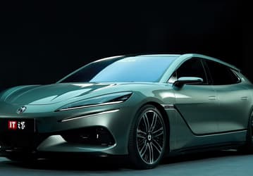 Флагман BYD, превосходящий Porsche Panamera и Mercedes-Benz S-класса. BYD Denza Z9 GT получил два холодильника, три экрана на передней панели и кресло «нулевой гравитации»