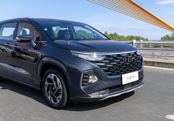 Семейный Hyundai Custin подешевел в России: машина с богатым оснащением уже дешевле 4 млн рублей