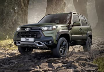АвтоВАЗ начал выпускать Lada Niva Travel с двумя подушками безопасности, с новым рулем и в новом цвете