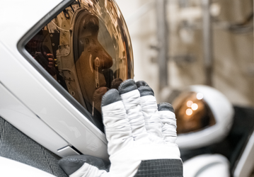 Новейшие скафандры SpaceX EVA для выхода в открытый космос готовы: много фото в высоком разрешении