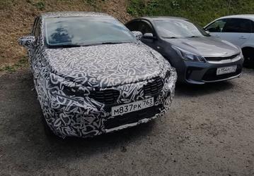Прототип Lada Iskra в кузове хетчбэк засняли в Пятигорске. У нее 6-ступенчатая коробка передач, подогрев заднего сиденья и 16-дюймовые колесные диски