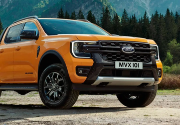 Ford Ranger помещают в условия шторма прямо на заводе