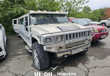 В России лимузин Hummer признали «незаконной постройкой». Как его будут эвакуировать, непонятно