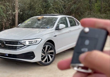 Volkswagen Bora дешевле $9800, длиннобазная Jetta за $12500 и брат Tiguan дешевле $20 000. Volkswagen распродаёт машины по очень вкусным ценам до конца августа в Китае