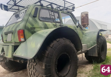 Другой такой «Нивы» нет: рулевая колонка от Toyota Land Cruiser 100, лебёдки, камера заднего хода и гигантские колёса