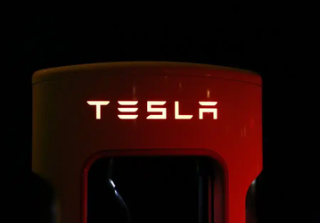 Tesla уступает конкурентам и до сих пор не может достичь «детской мощности» зарядки 350 кВт, обозначенной Илоном Маском в 2016 году
