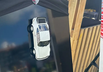 Porsche 911 GT Spirit 1984 года по цене Lada Granta. Миниатюрную модель спорткара продали за 999 000 рублей