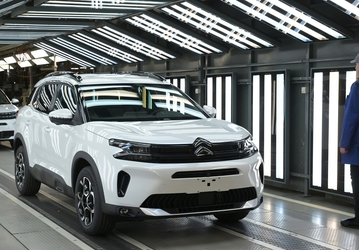 «Citroen C5 Aircross собран в Калуге, это наш автомобиль». Губернатор Калужской области заявил, что Франции стоит обижаться на себя