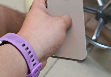 Новый цвет iPhone 16 Pro показали на живых фото
