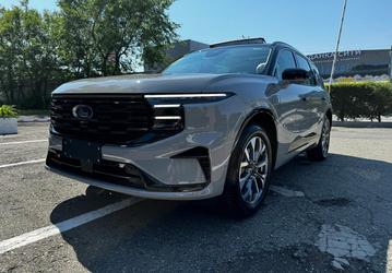 В Россию привезли Ford Edge L, который больше Land Cruiser 300. Полный привод, 252 л.с. и 7 мест — за 5,95 млн рублей