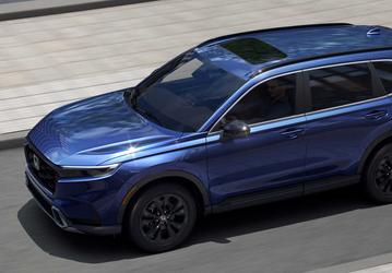 Заказать новенькую Honda CR-V в России можно за 3,3 млн рублей, но машины в наличии куда дороже