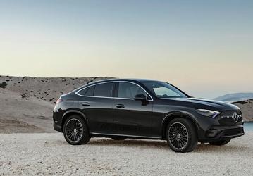 В России возобновились продажи кроссоверов Mercedes-Benz GLC: у московских дилеров появились Mercedes-Benz GLC 300 4MATIC 2024 с «автоматом» и полным приводом