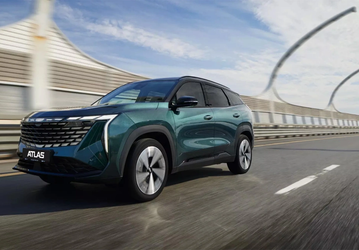В России переписали цены на все версии Geely Atlas