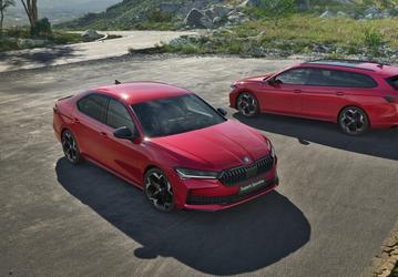Представлен новый Skoda Superb Sportline: матричные фары, спортивные кресла и черный потолок