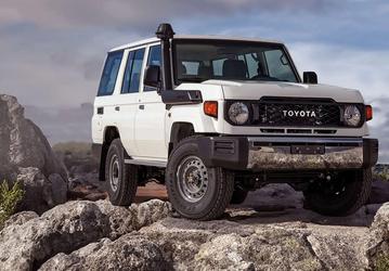 В Москве продают сразу пять новых Land Cruiser 70, цены внушительные