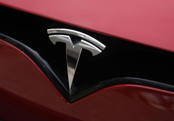 Tesla лишилась крупного клиента. В Rossmann считают, что Илон Маск принял слишком много спорных решений