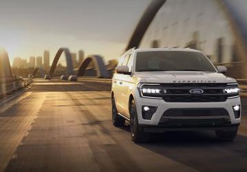 Огромный американский внедорожник с V6 на 400 л.с., 10-ступенчатым «автоматом» и честным полным приводом. Российский дилер начал принимать заказы на Ford Expedition 2024