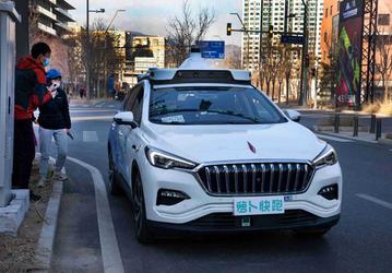 Теперь все такси Baidu в Ухане — это беспилотные роботакси. Компания рассказала о почти 1 млн поездок в Apollo Go за три месяца