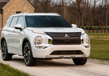 В Россию привезли более доступный Mitsubishi Outlander 2024