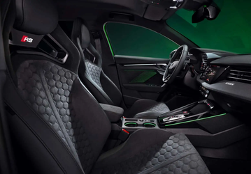 Audi RS3 2025 не только выглядит и едет, но и пахнет лучше. В новой машине используется настоящая кожа вместо веганской