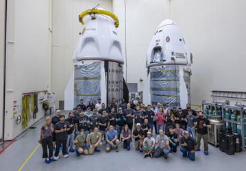 SpaceX показала капсулы Crew Dragon, готовые к частной миссии Polaris Dawn и экспедиции на МКС Crew-9