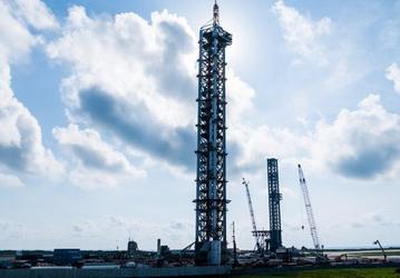 SpaceX строит вторую пусковую башню для своей мегаракеты Starship