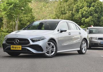 В России продают новенький премиум-седан Mercedes с 1,3-литровым мотором Renault за 3,4 млн рублей. Дилер привез в страну Mercedes-Benz A-Class Long (Mercedes-Benz CLA)