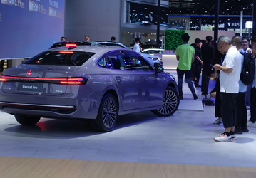Представлен Volkswagen Passat Pro нового поколения