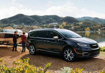 В Сети поговаривают, что BYD купила Chrysler. Компания отрицает это