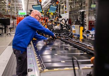 Volkswagen отложила строительство заводов по производству аккумуляторов для своих электромобилей
