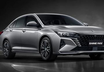 Просторный седан с габаритами как у Toyota Camry — за 2,1 млн рублей. В России подешевел Dongfeng Shine Max
