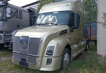 Дизайн как у Volvo, мотор Cummins 560 л.с. и 12-ступенчатый «робот» Eaton — за 12 млн рублей. Стартовали продажи необычного капотного «китайца» Sag Moto Z3