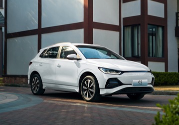 В Узбекистане стартовали официальные продажи BYD e2 — сильно дешевле, чем в России