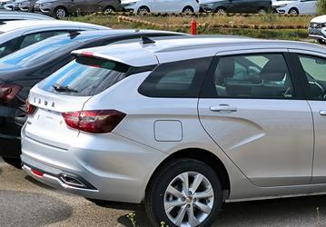 Так будет выглядеть обновленная Lada Vesta Life за 1,6 млн рублей. Живые фото машины