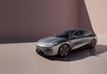 В Белоруссии стартуют официальные продажи Geely E8. Этот 5-метровый седан быстрее Porsche Taycan GTS