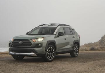 Hyundai Creta подорожала в России с 1,24 до 2,6 млн рублей, Toyota RAV4 теперь стоит 4,8 млн рублей против 2,152. Autonews рассказал, на сколько за 3 года подорожали популярные кроссоверы