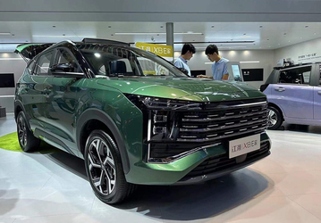 Замена Hyundai Santa Fe и Kia Sorento. Самый большой современный «Москвич» обновился в Китае и получил гибридную установку