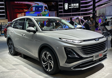 В России официально выйдет конкурент Chery Tiggo 7 Pro и Geely Atlas по более чем конкурентной цене, как обещает импортёр. Это Bestune T90