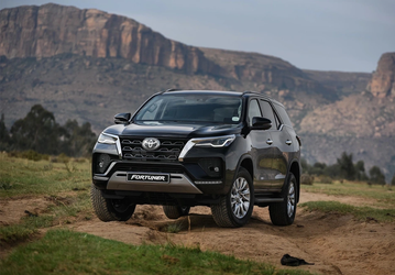 В России стартовали продажи японского рамного внедорожника Toyota Fortuner