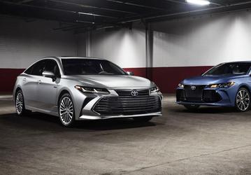 К официальному дилеру Toyota в России приехали новые Toyota Avalon, и они даже дешевле Camry